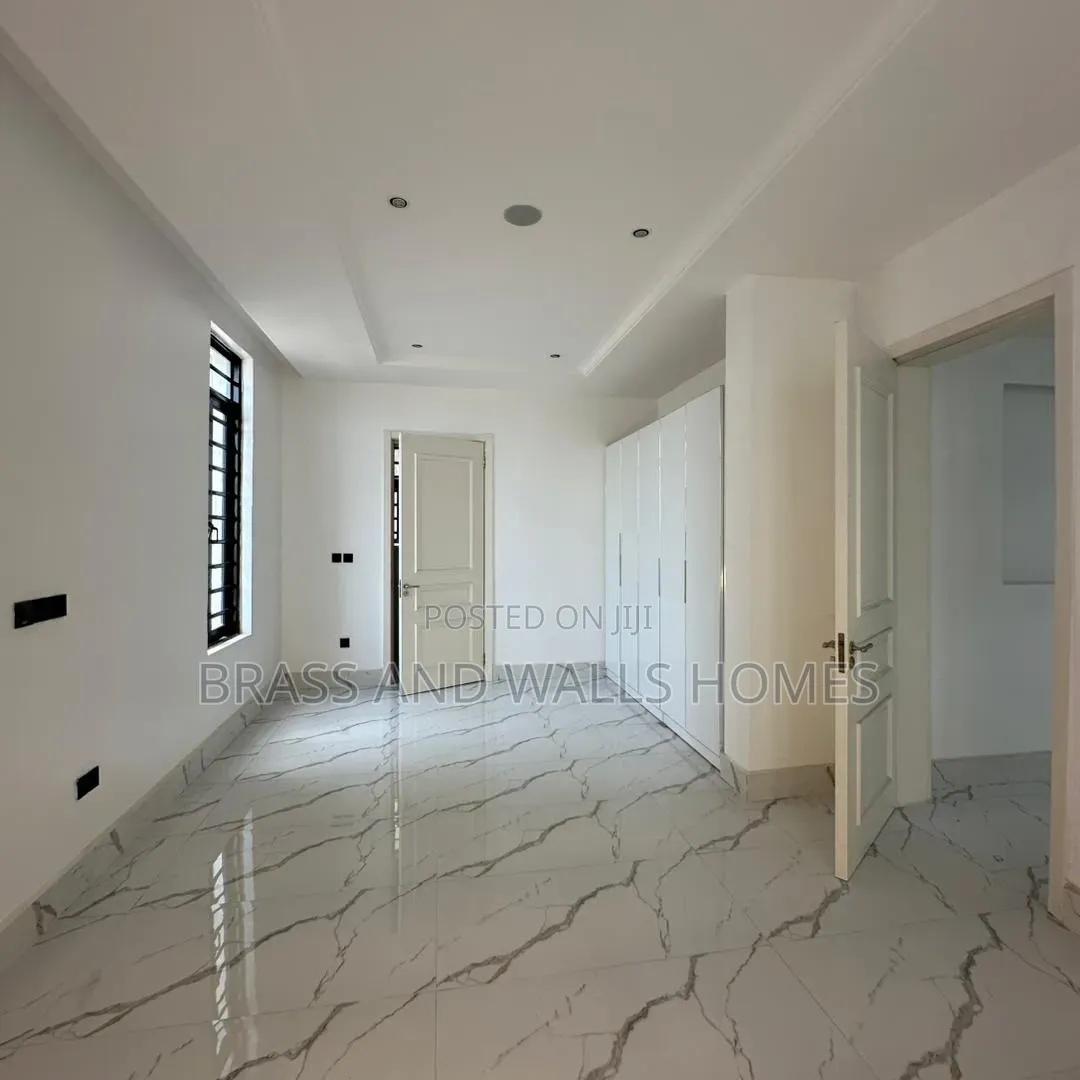 Furnished 5bdrm Duplex in Lekki Phase 1 for sale