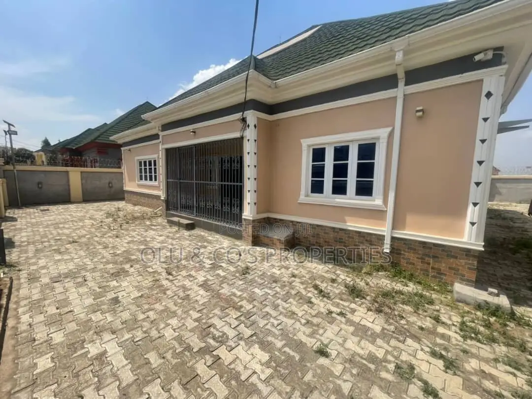 3bdrm Bungalow in Von District for sale