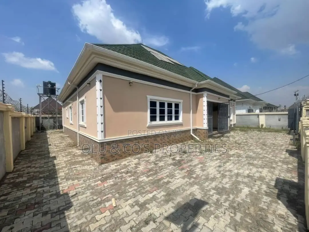 3bdrm Bungalow in Von District for sale