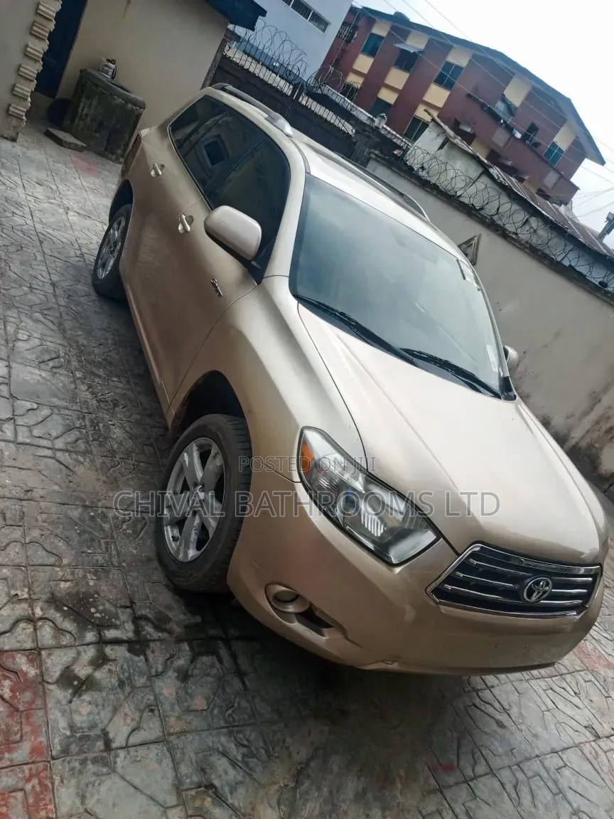 Toyota Highlander 2010 Gold