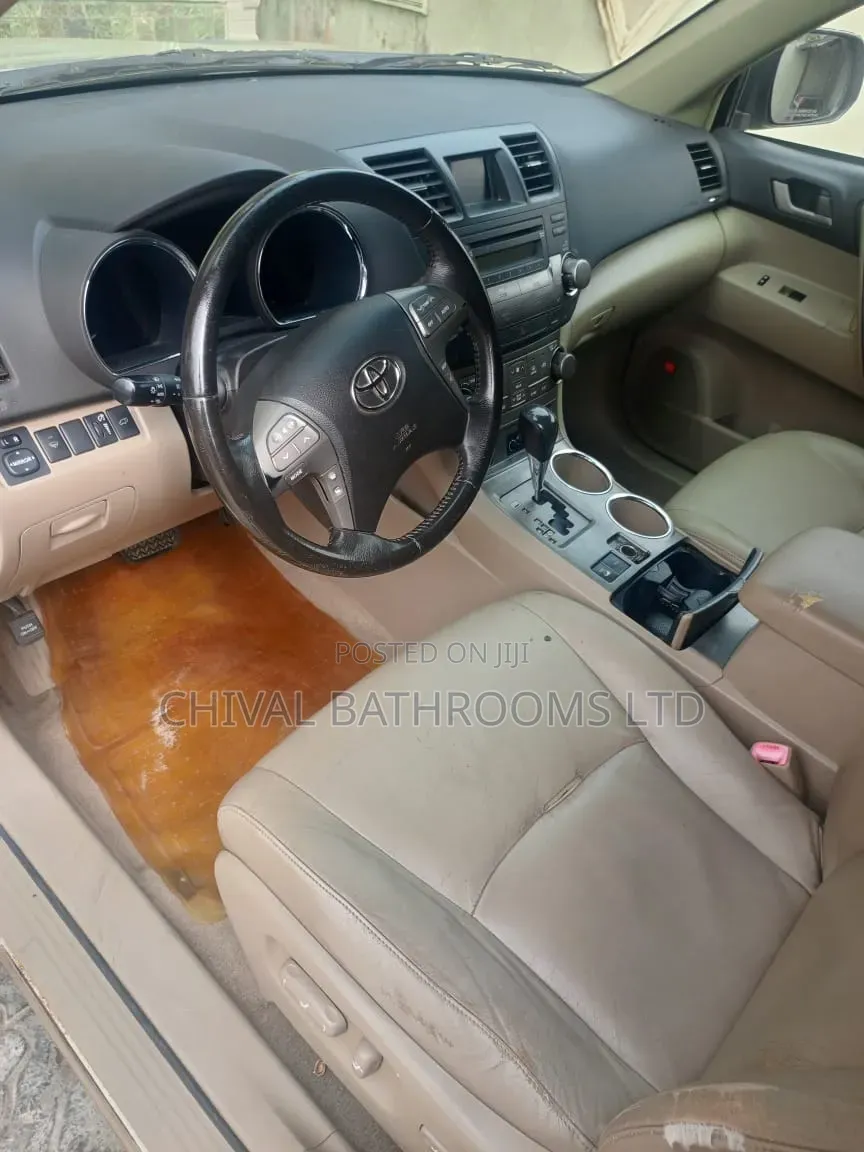 Toyota Highlander 2010 Gold