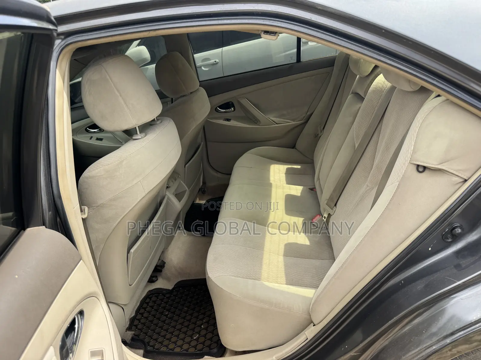 Toyota Camry LE 4dr Sedan (2.5L 4cyl 6AM) 2010 Gray