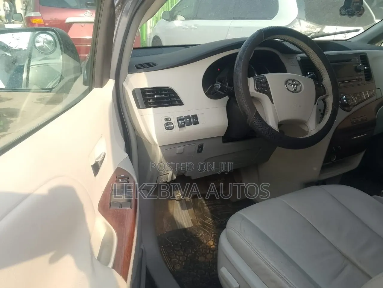 Toyota Sienna XLE 7 Passenger 2012 Silver