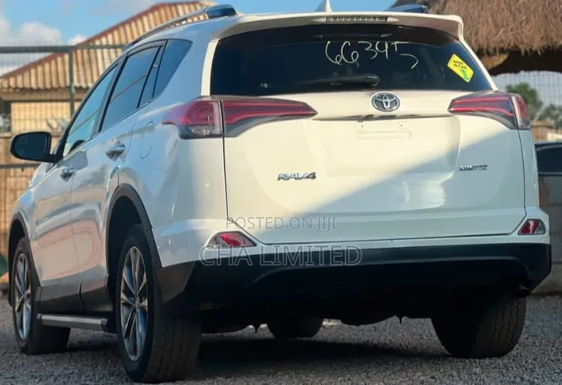Toyota RAV4 Limited AWD (2.5L 4cyl 6A) 2016 Off white