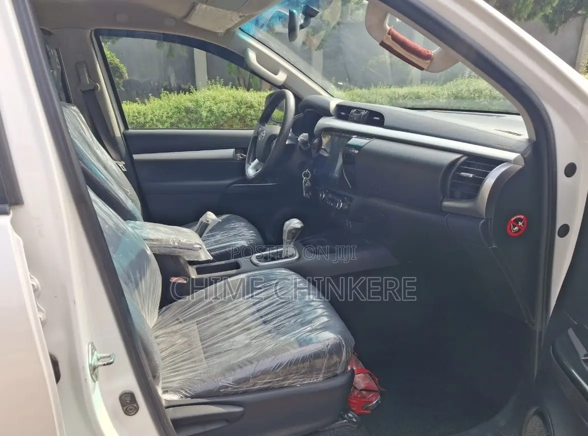 Toyota Hilux Revo Smart Cab Deisel 2.8 RWD 2019 White