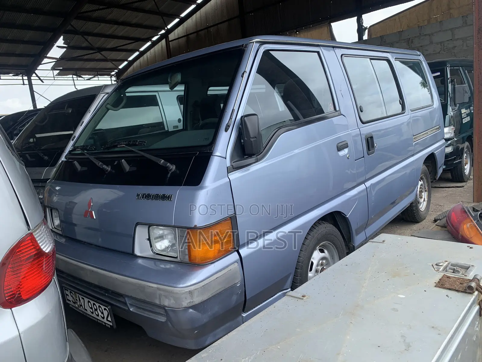 Mitsubishi L300 2005 Blue