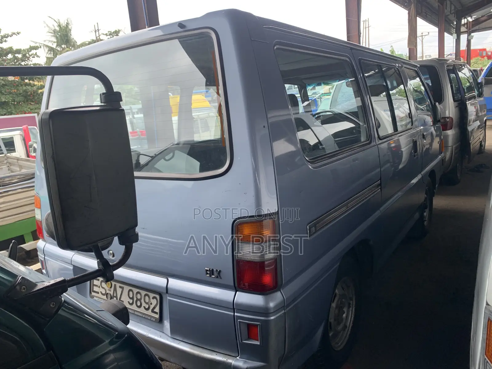 Mitsubishi L300 2005 Blue