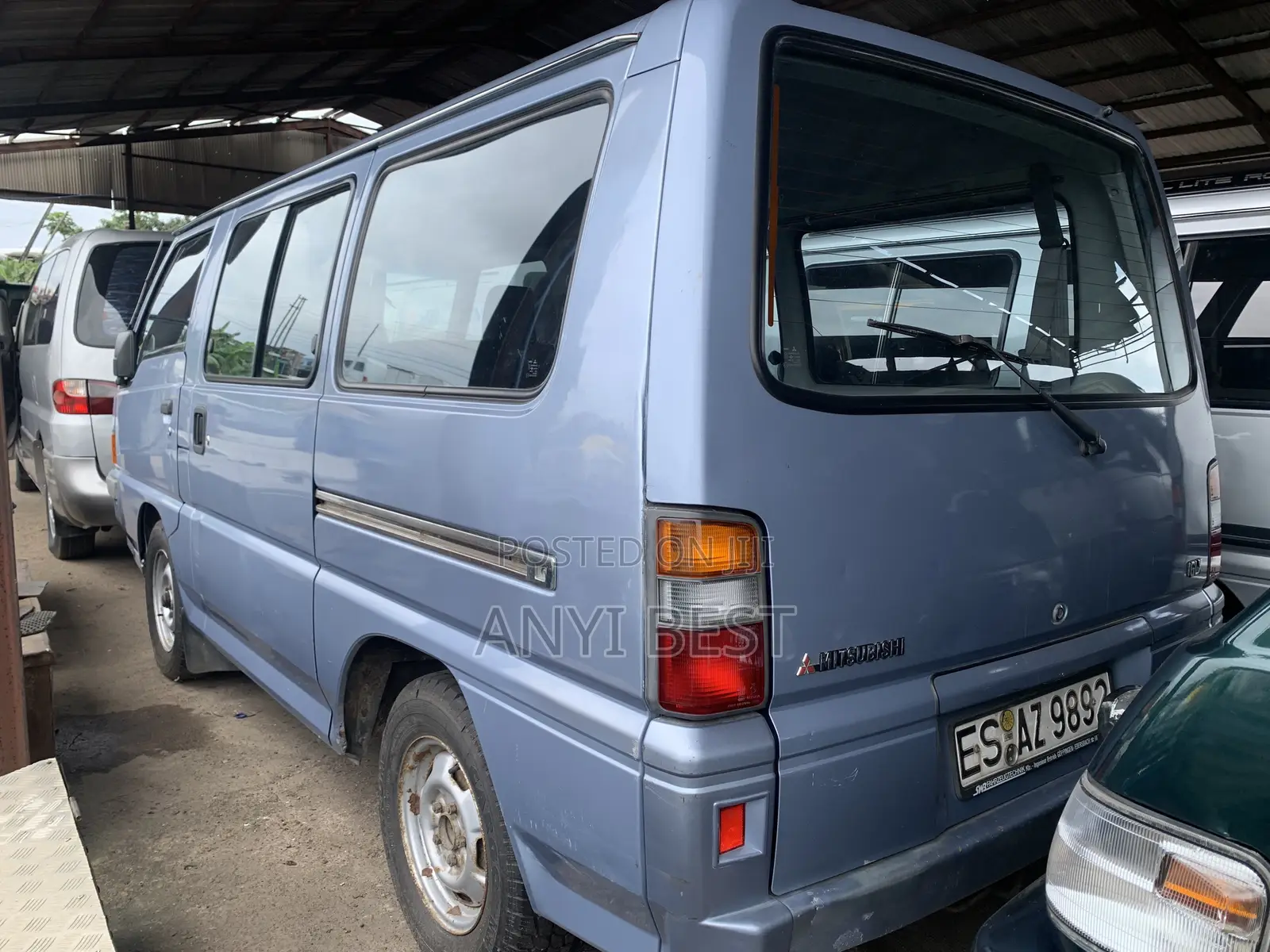 Mitsubishi L300 2005 Blue