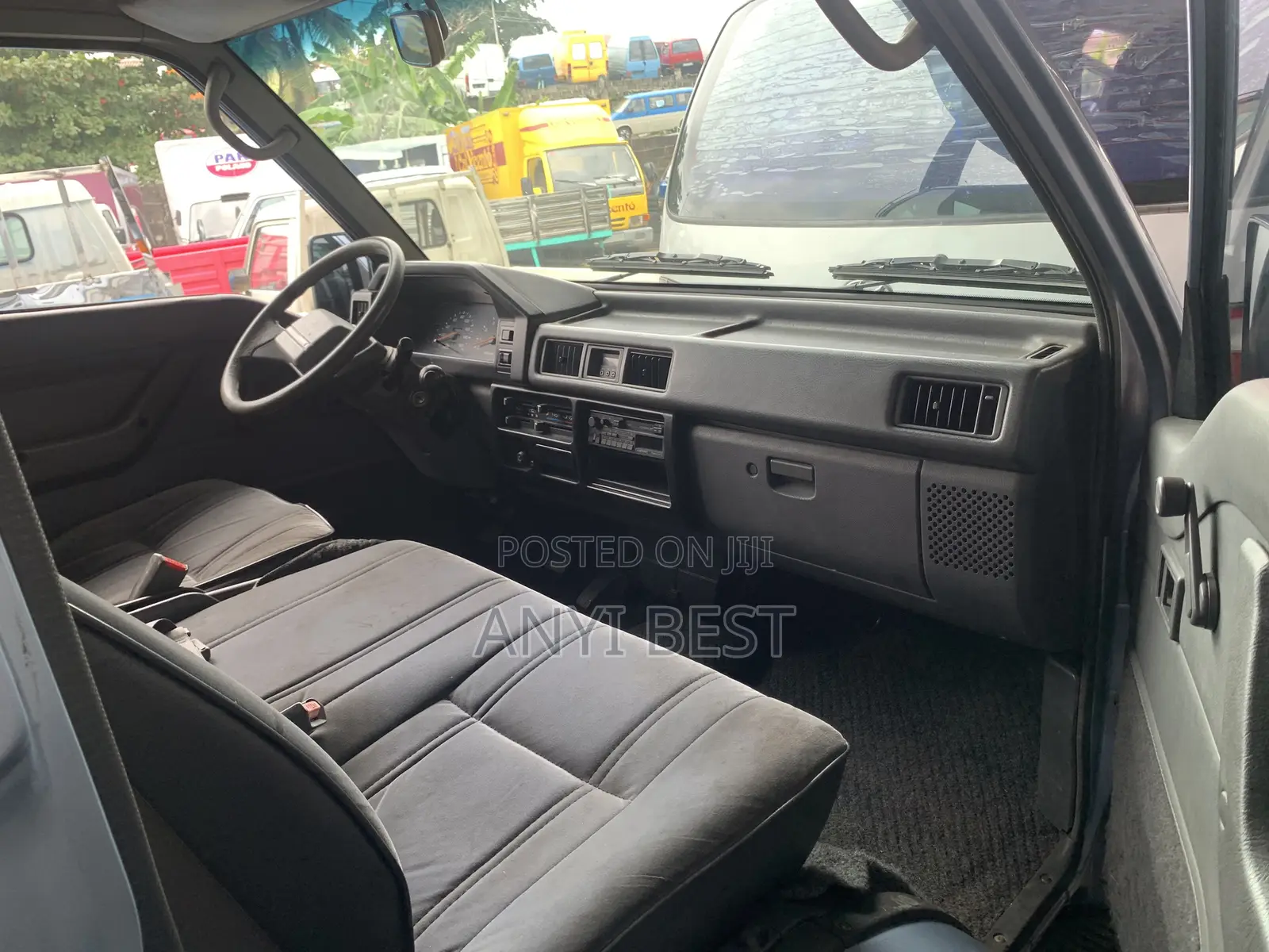 Mitsubishi L300 2005 Blue
