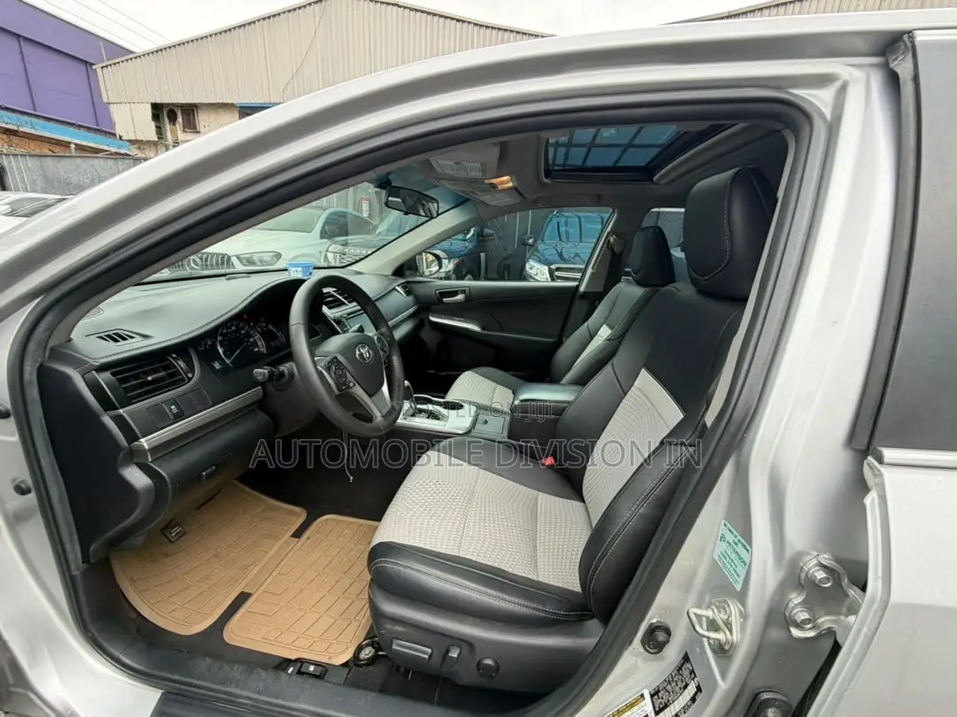 Toyota Camry SE 4dr Sedan (2.5L 4cyl 6A) 2014 Silver