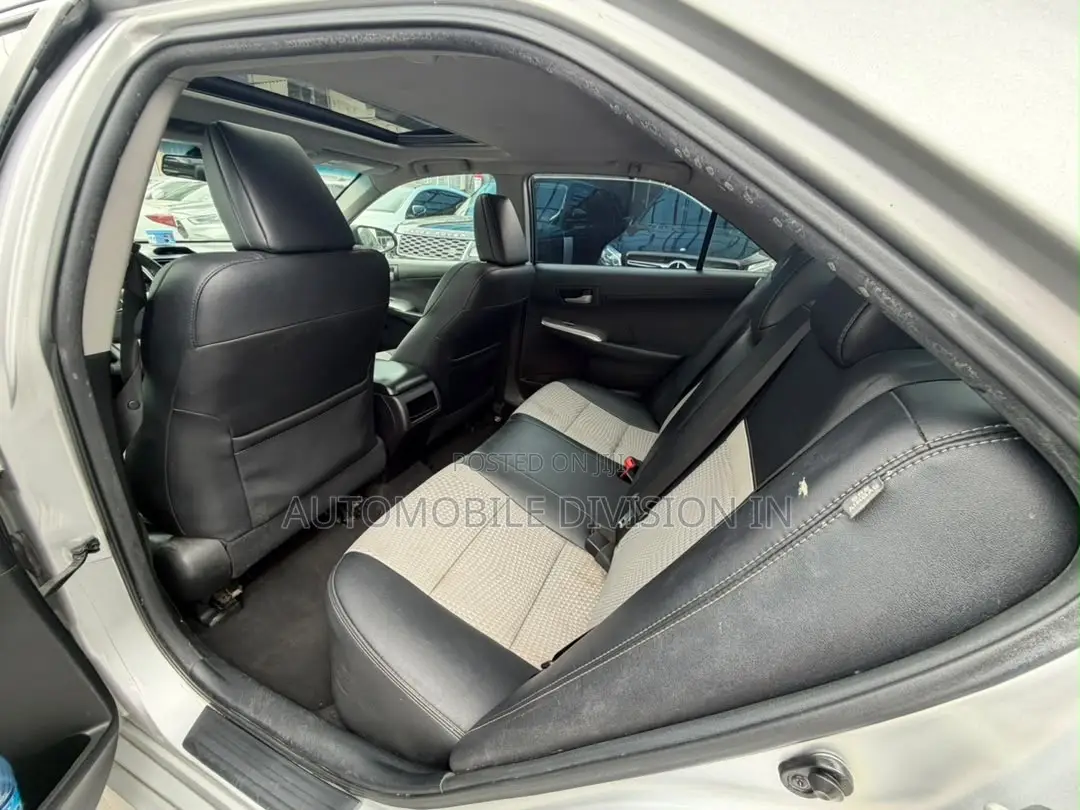 Toyota Camry SE 4dr Sedan (2.5L 4cyl 6A) 2014 Silver