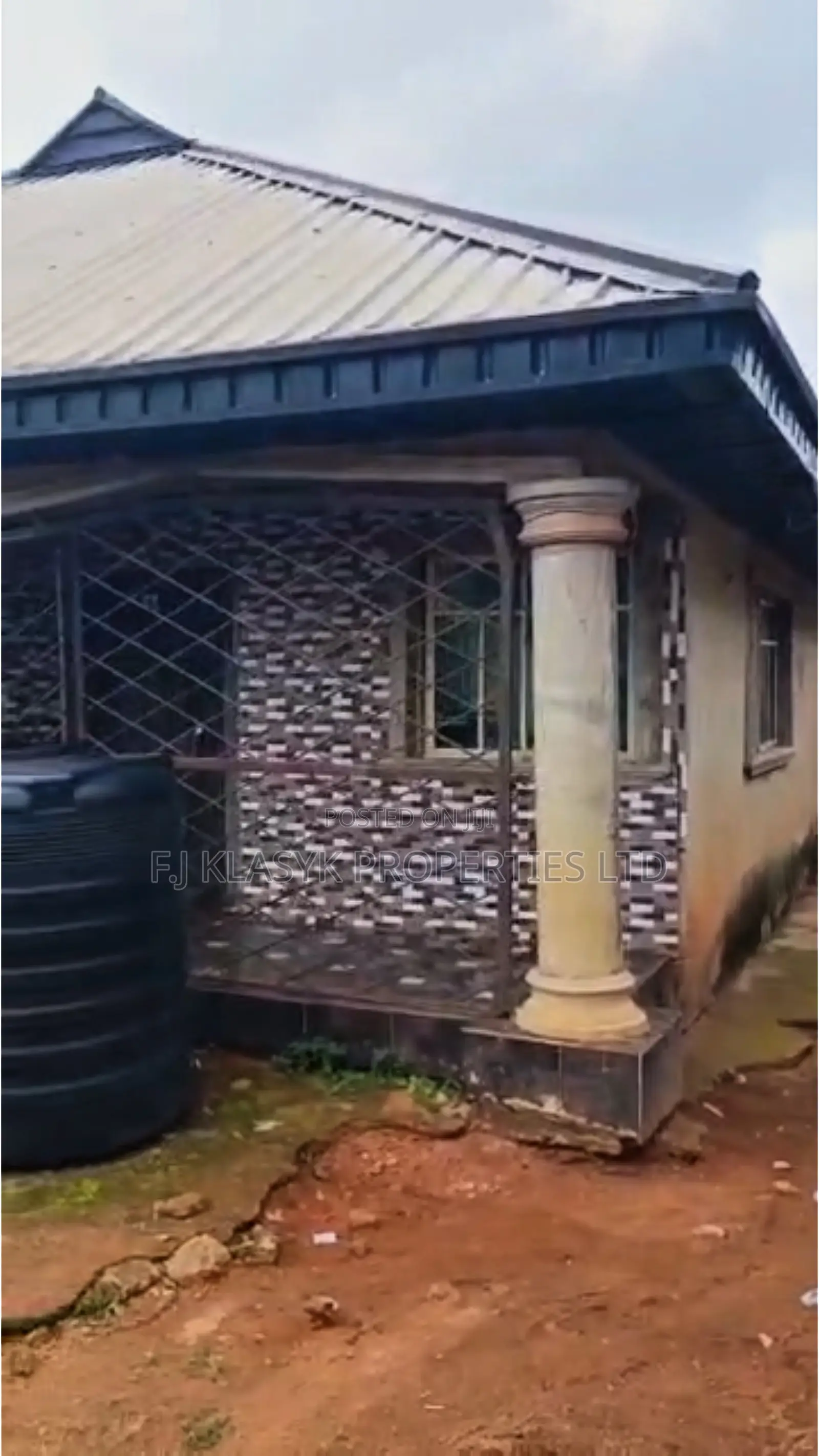 5bdrm Block of Flats in Edo State for sale