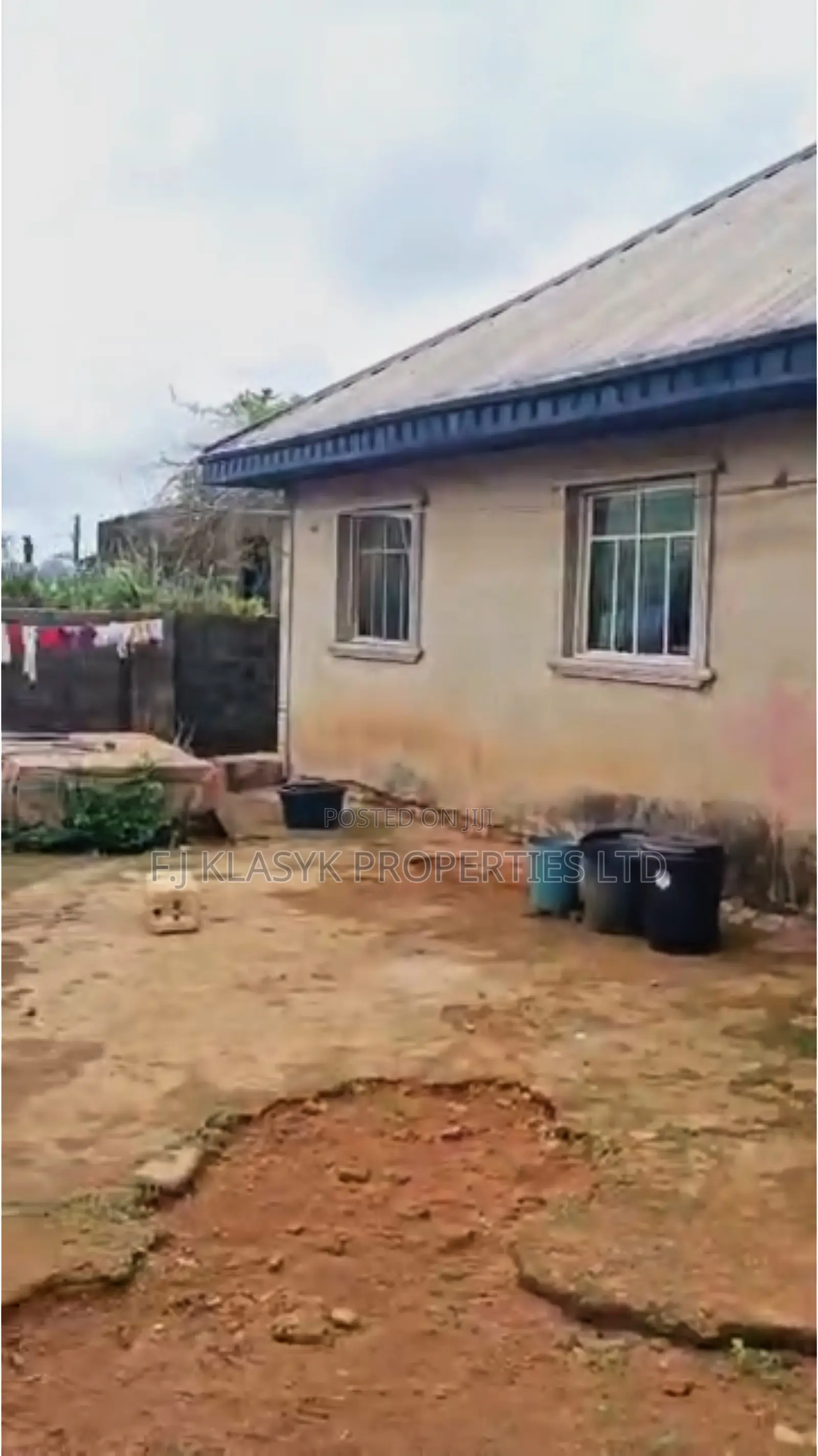 5bdrm Block of Flats in Edo State for sale