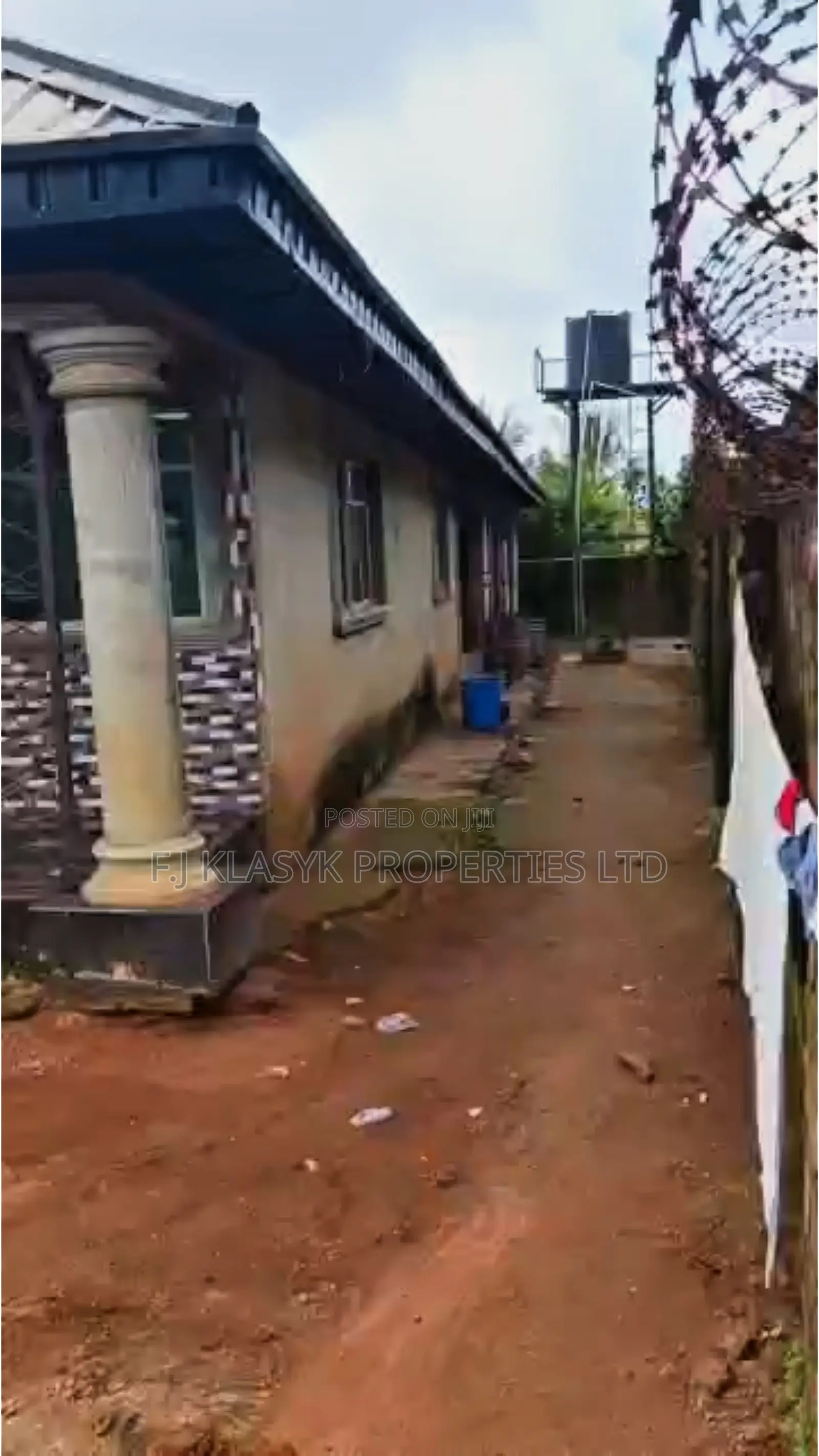 5bdrm Block of Flats in Edo State for sale