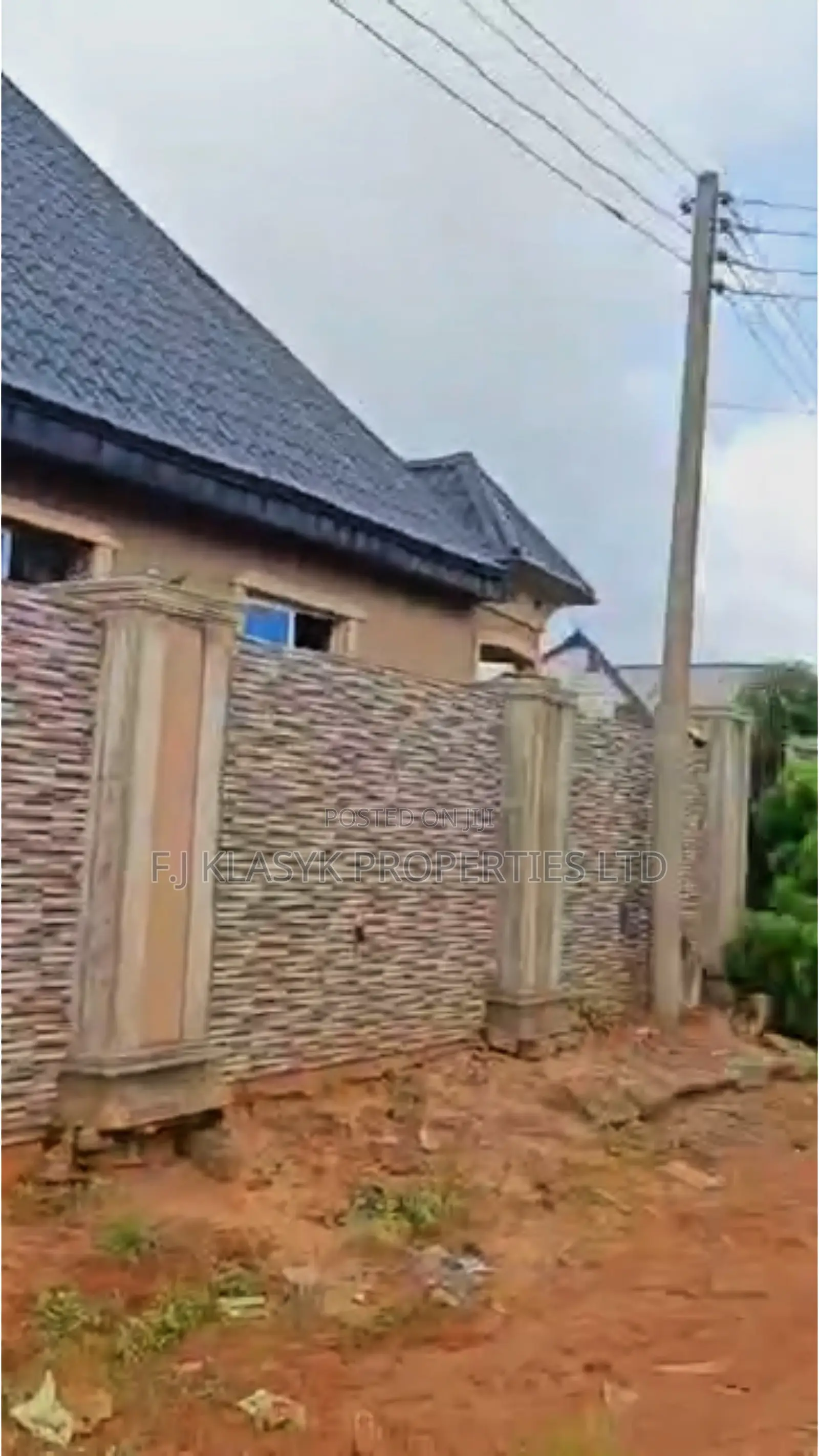 5bdrm Block of Flats in Edo State for sale
