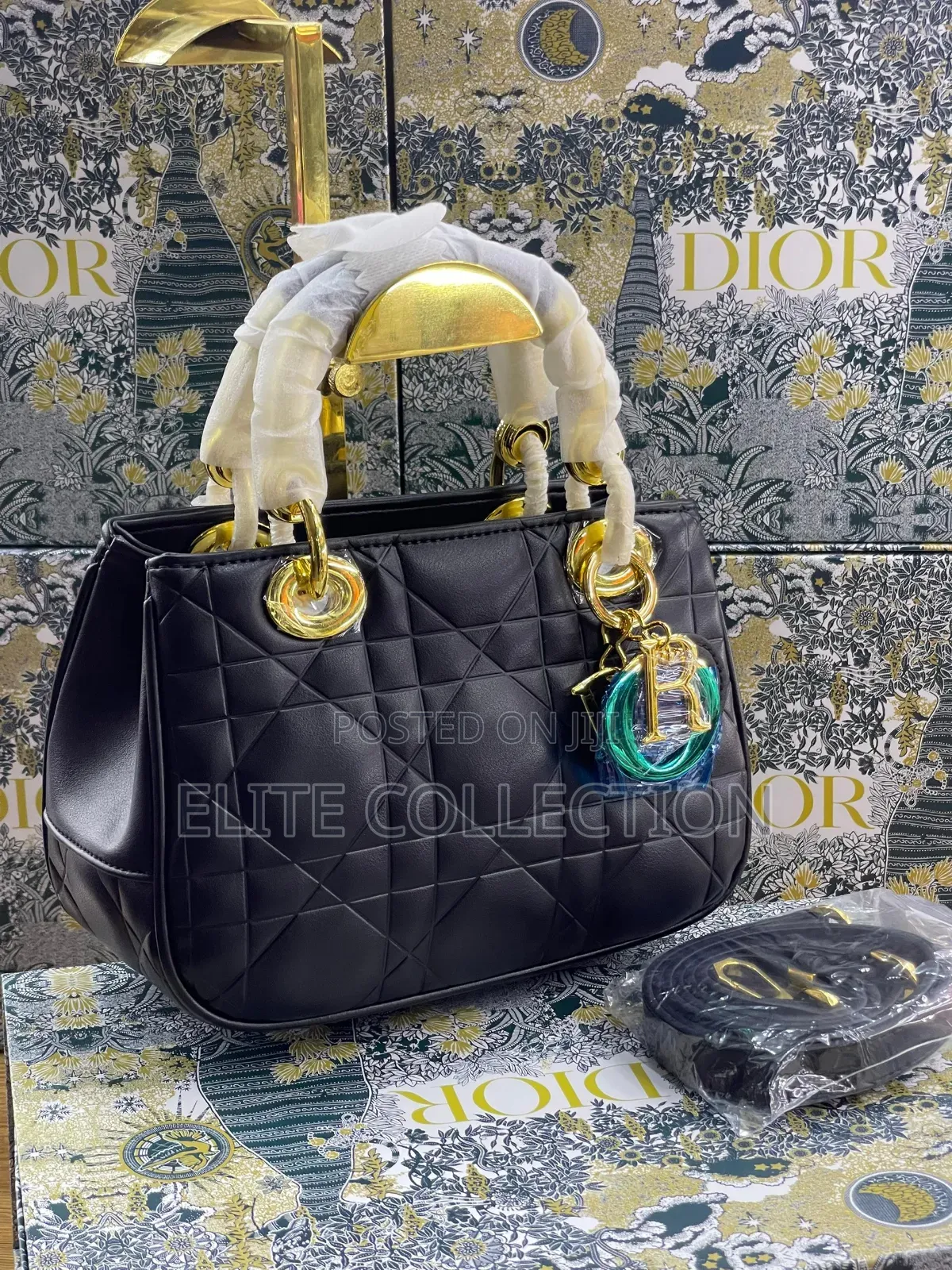 Dior Bag 
Quality:- Luxury 
Material:- Leather 
Gender:-Female