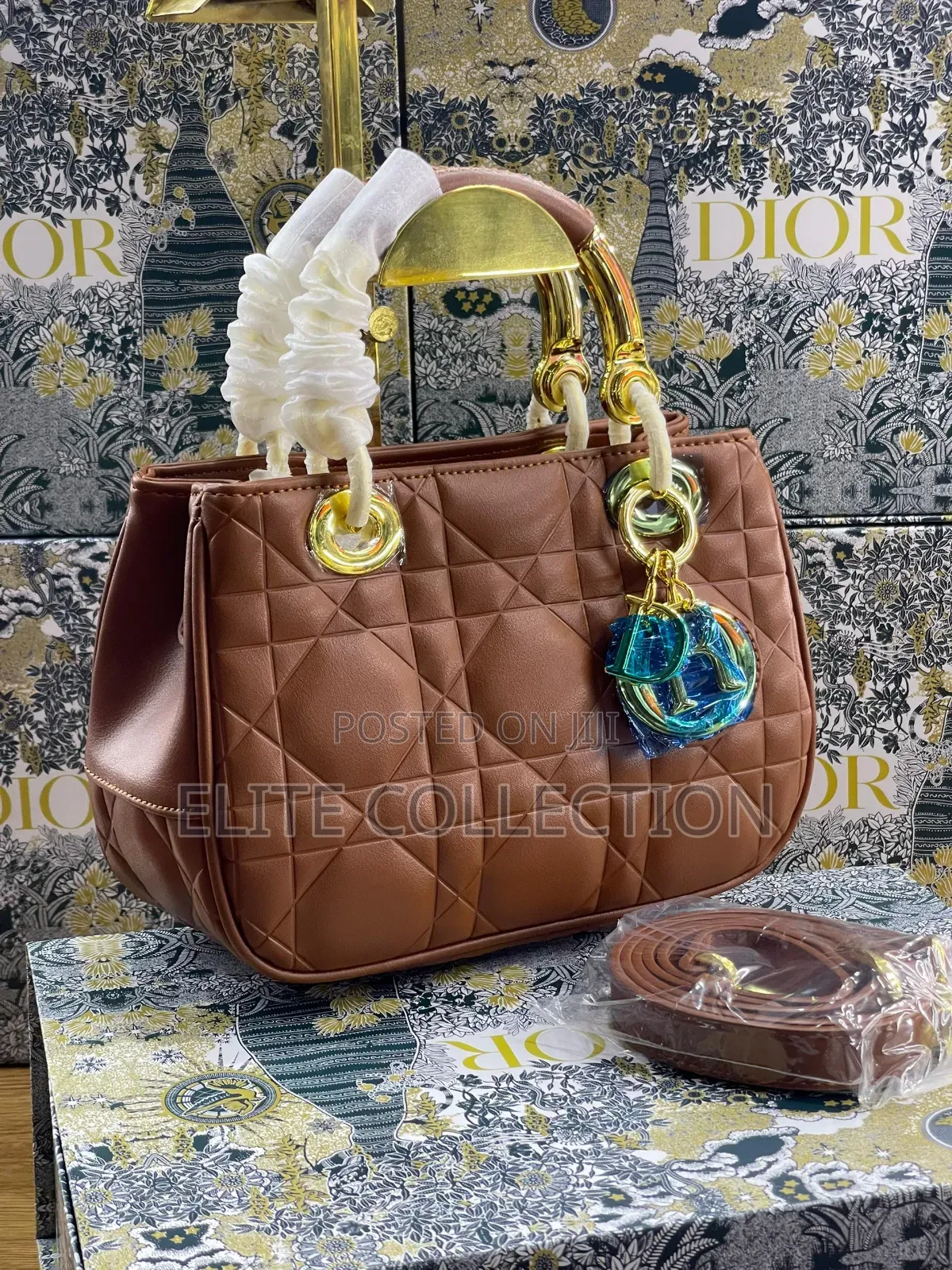 Dior Bag 
Quality:- Luxury 
Material:- Leather 
Gender:-Female