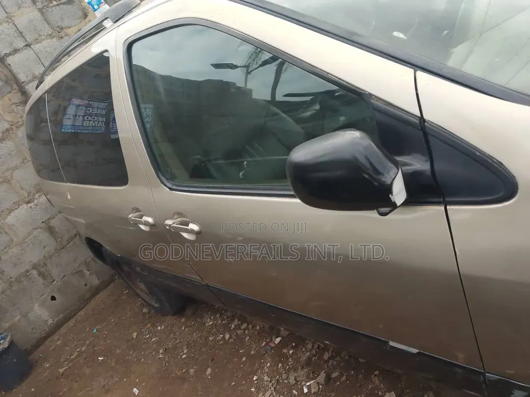 Toyota Sienna 2002 Gold