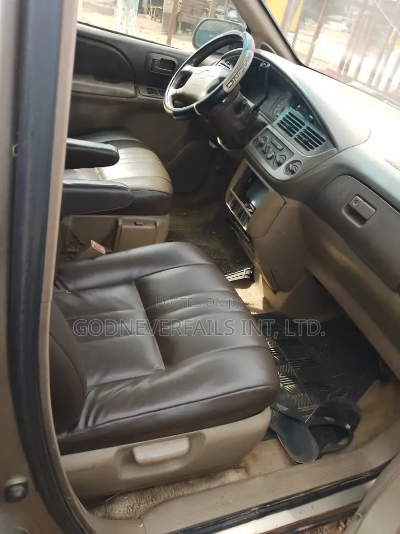 Toyota Sienna 2002 Gold