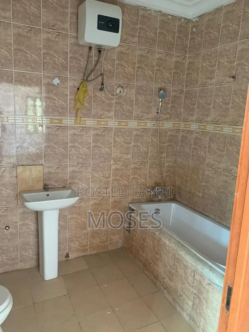 4bdrm Duplex in Chevy View Estate, Chevron for rent