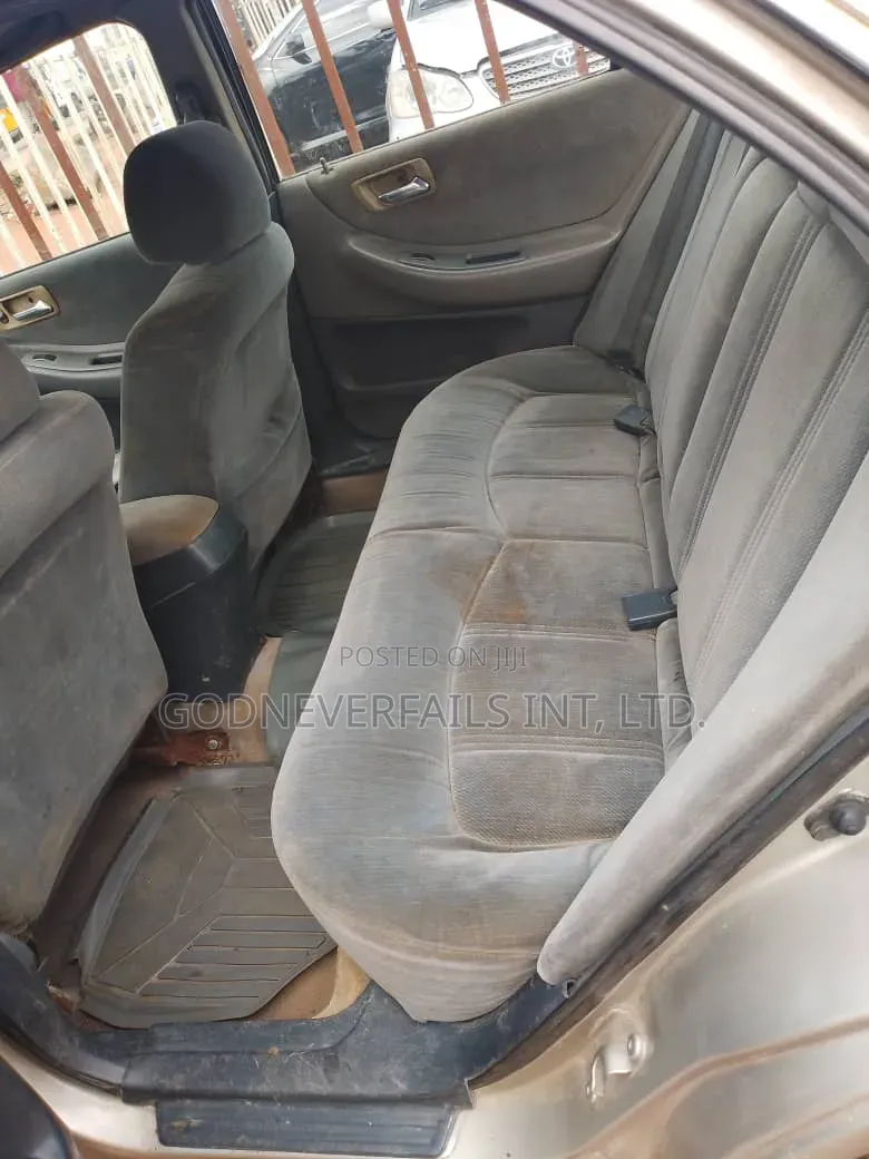 Honda Accord 2000 Gold