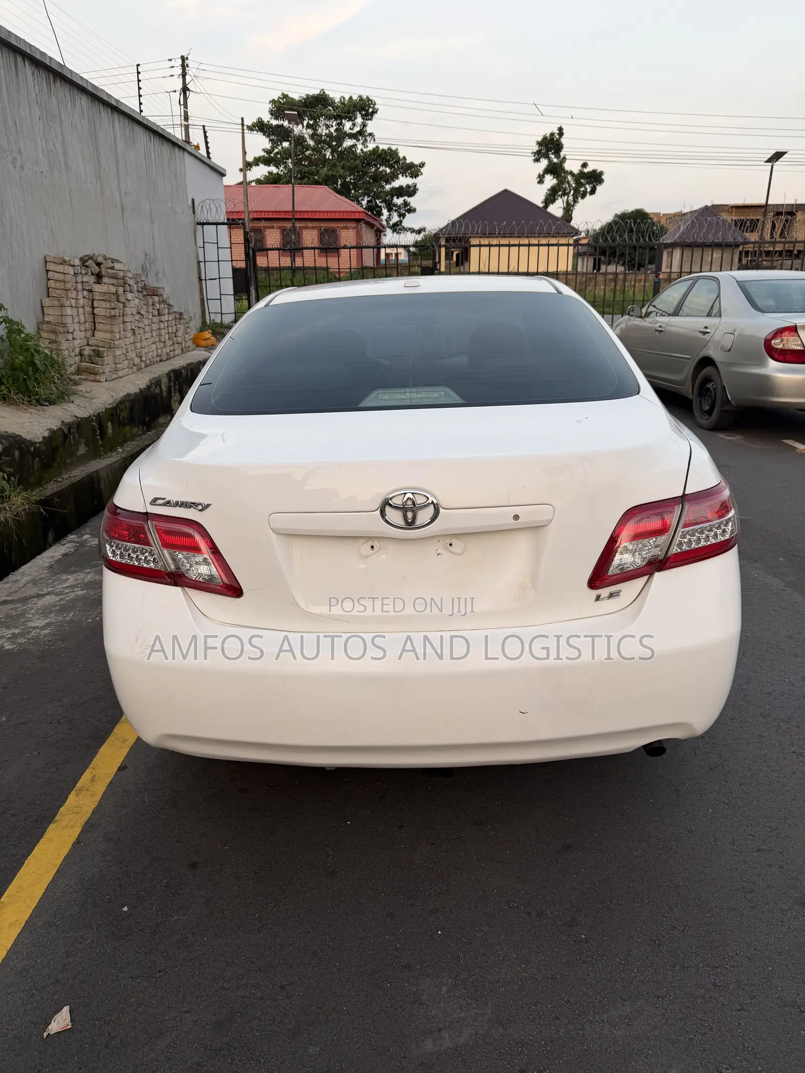 Toyota Camry LE 4dr Sedan (2.5L 4cyl 6AM) 2010 Off white