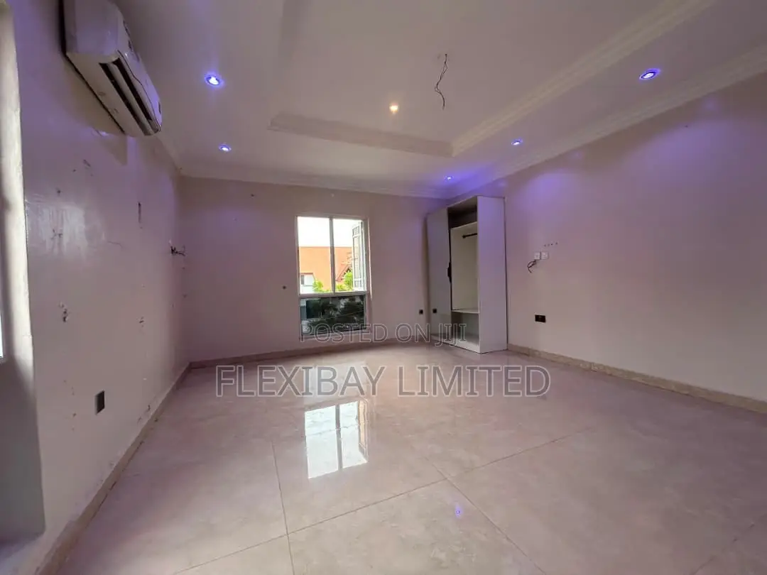 3bdrm Apartment in Lekki Phase 1 for rent
