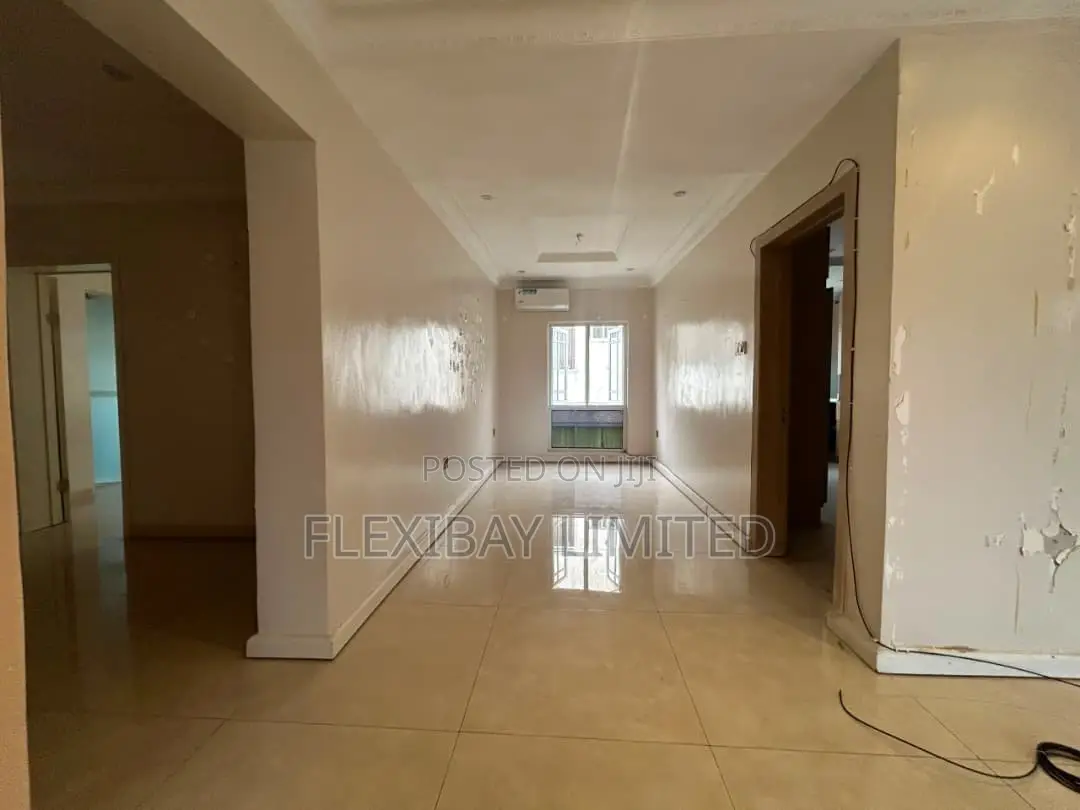 3bdrm Apartment in Lekki Phase 1 for rent