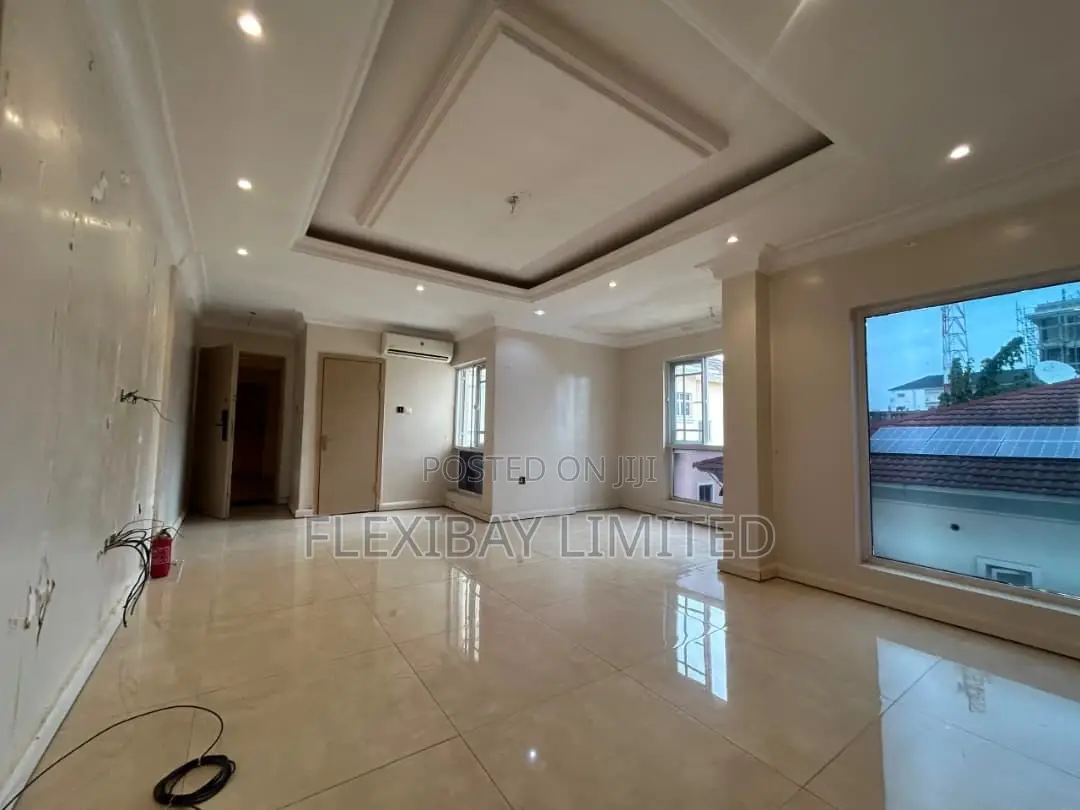 3bdrm Apartment in Lekki Phase 1 for rent