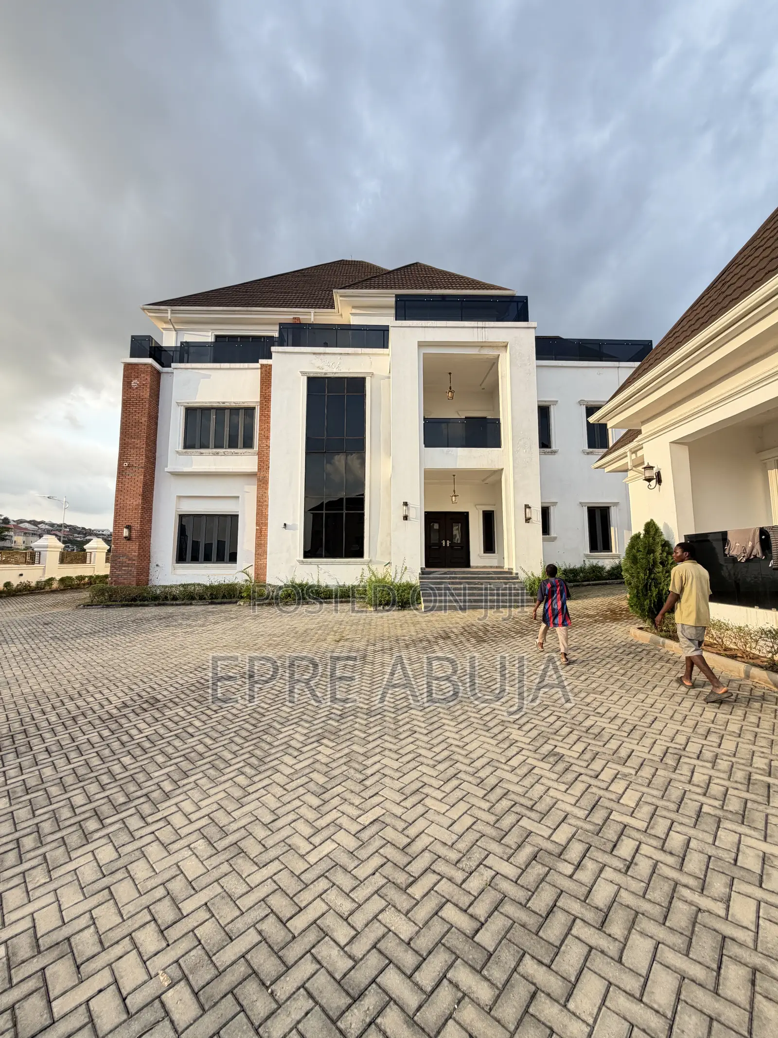 7bdrm Mansion in Guzape District for sale