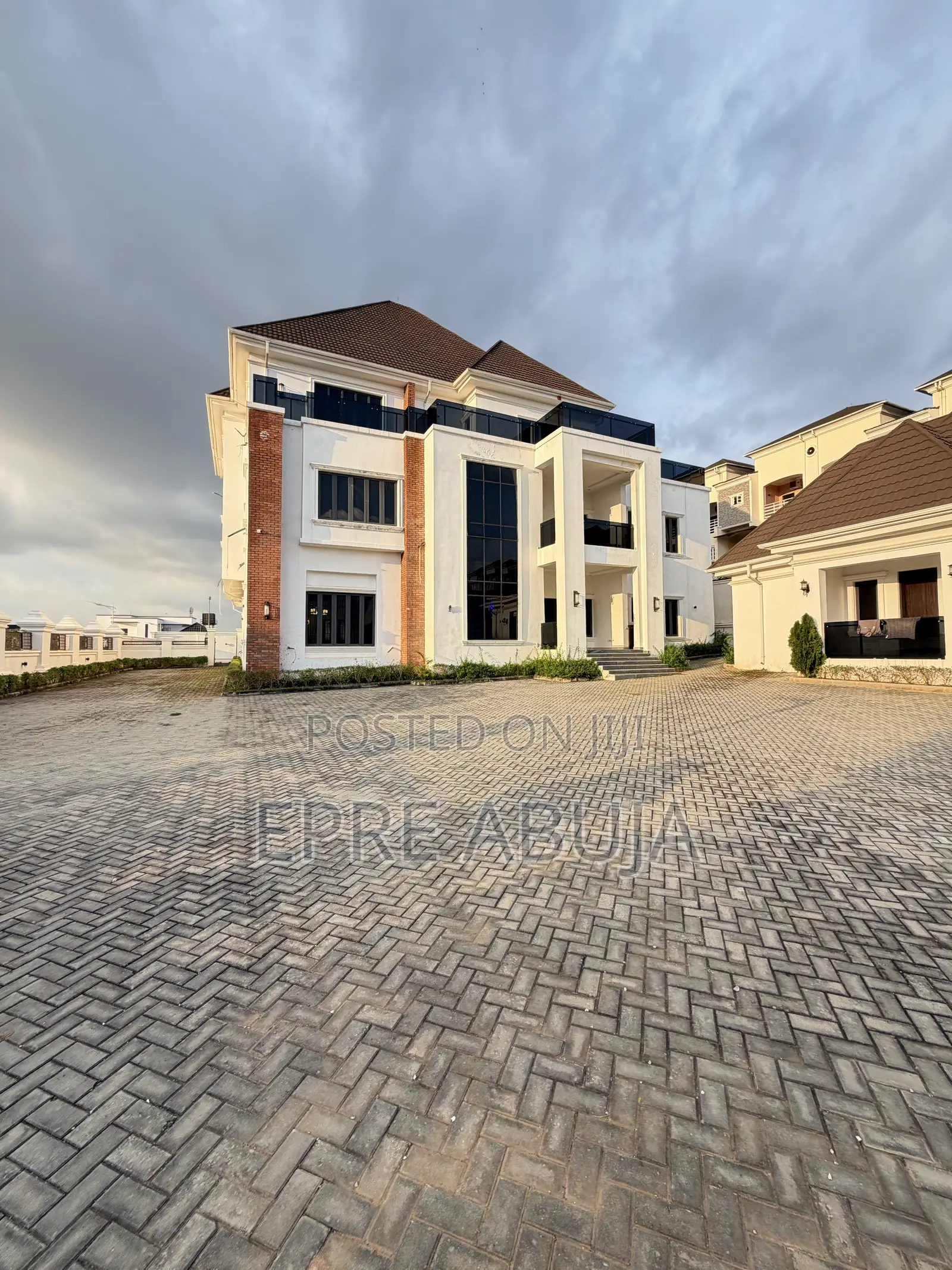 7bdrm Mansion in Guzape District for sale