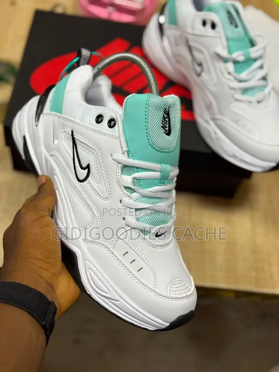 Nike Unisex Chunky Runner Sneakers