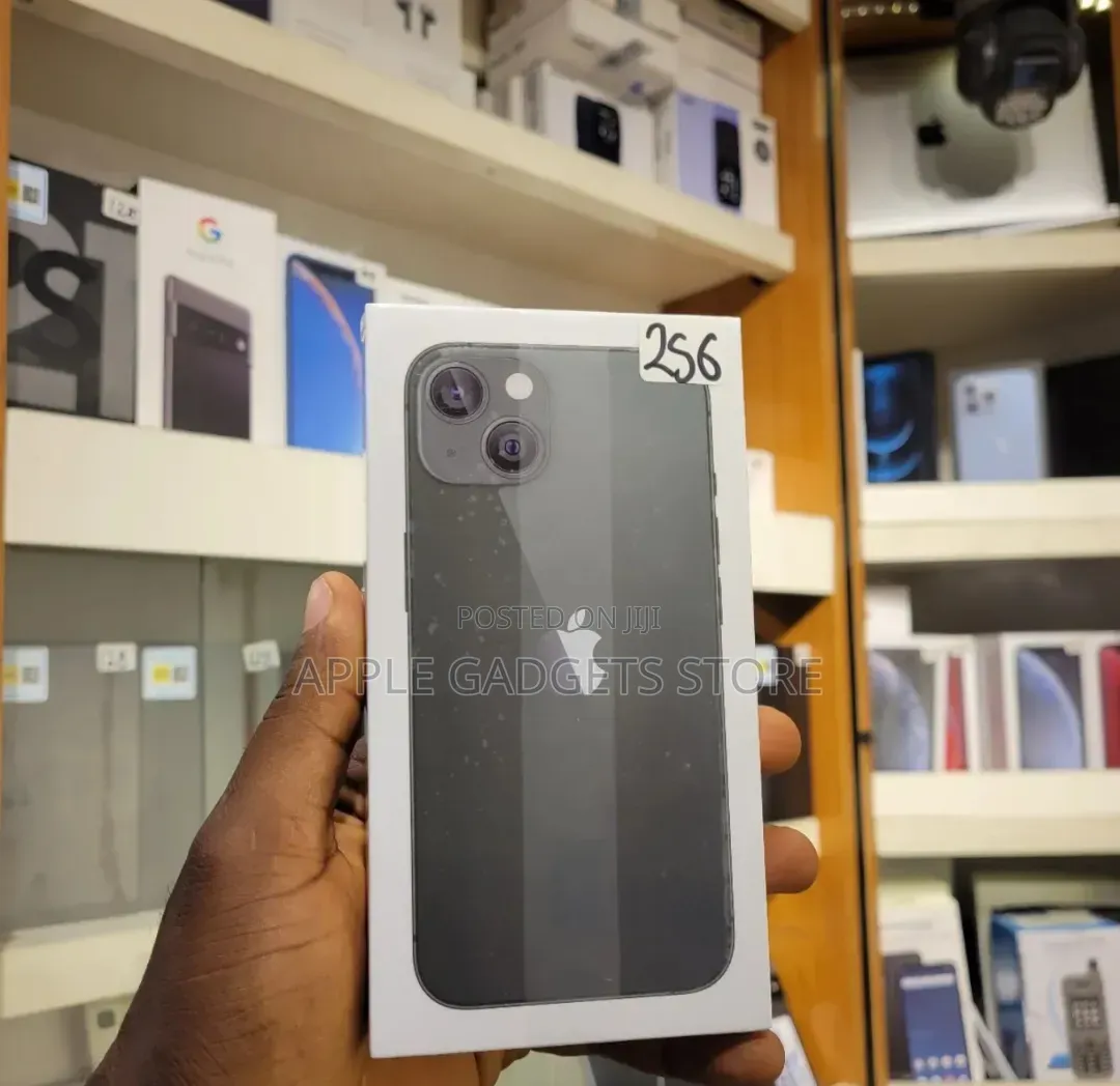 New Apple iPhone 13 256 GB Green