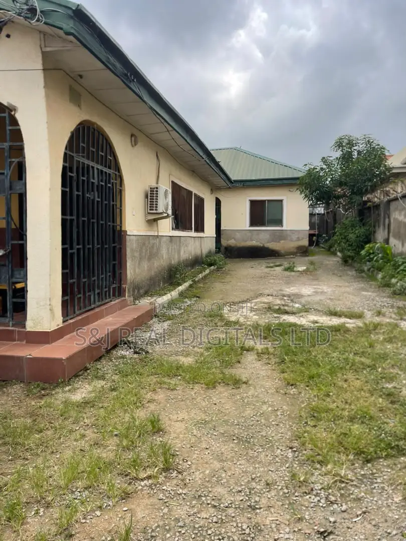 6bdrm Block of Flats in Dei-Dei for sale