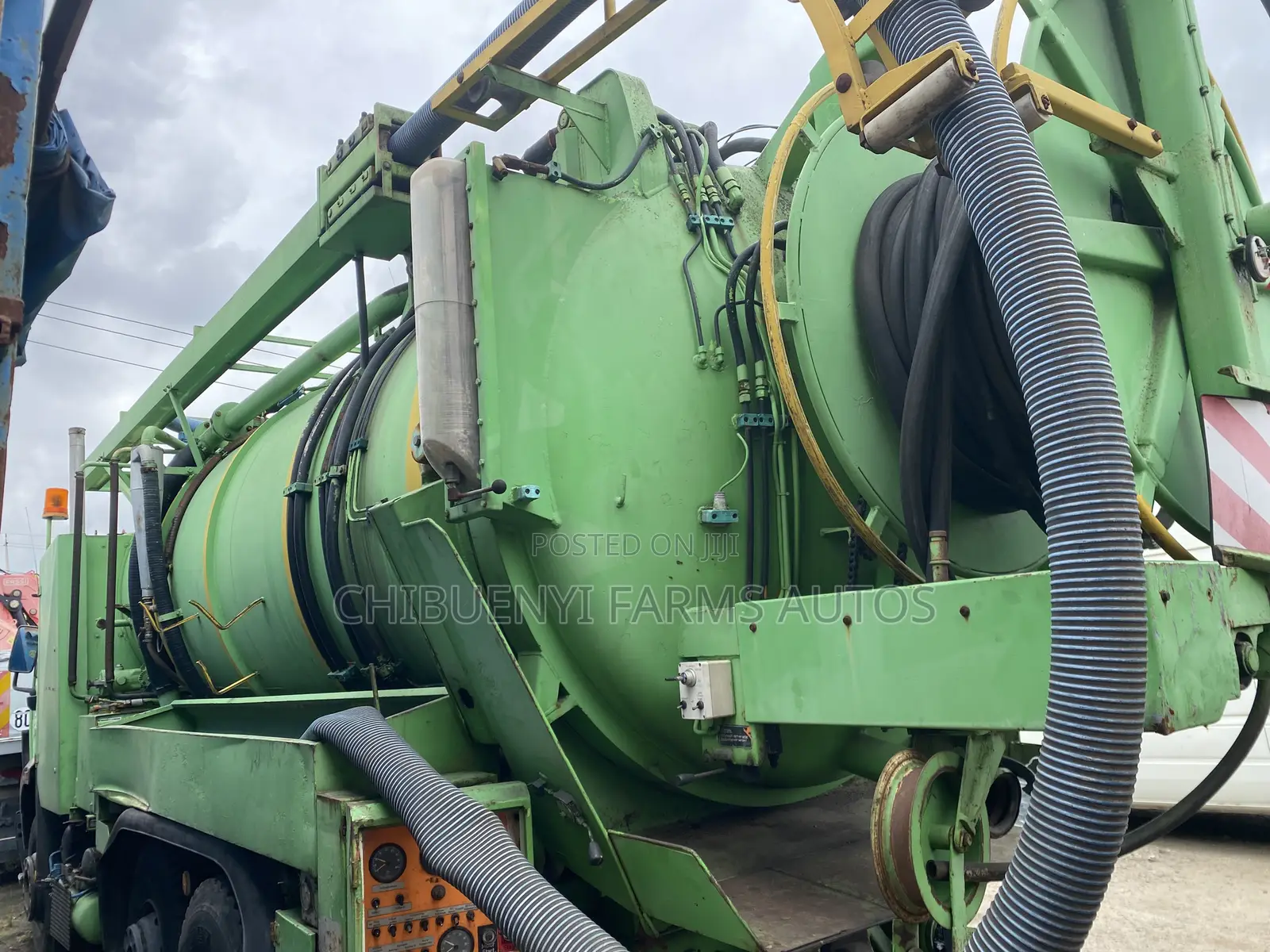 Sewage Vacuum Truck (14k Liters)