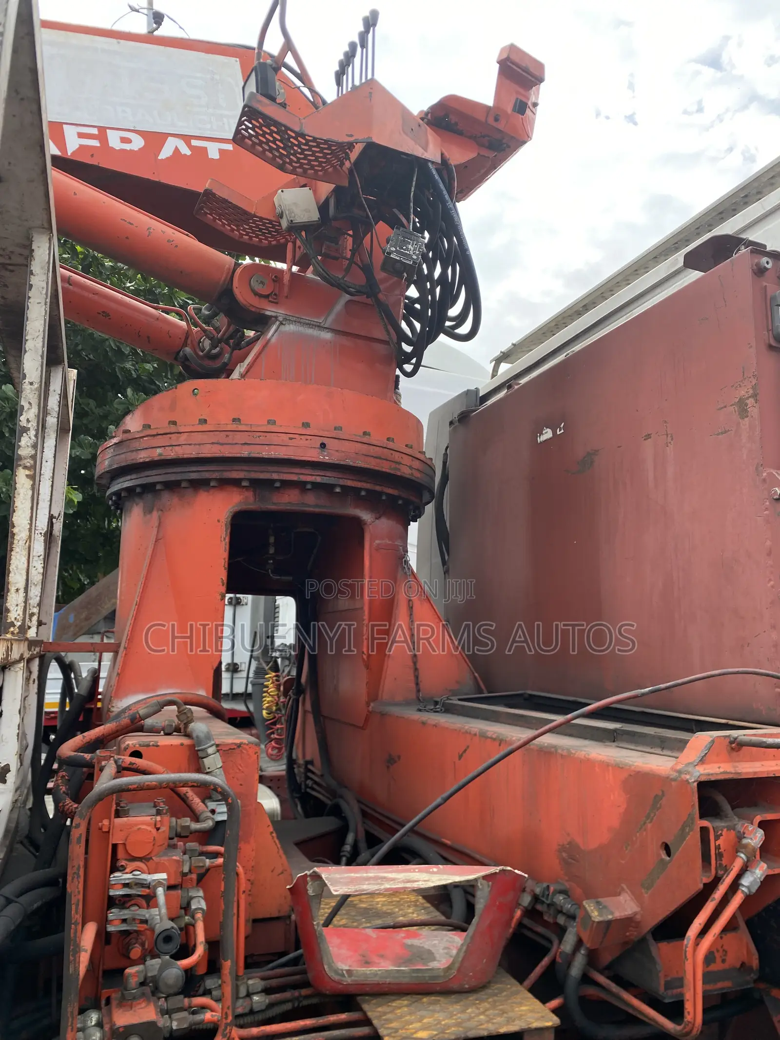 IVECO HYIAB Crane 25-Tons