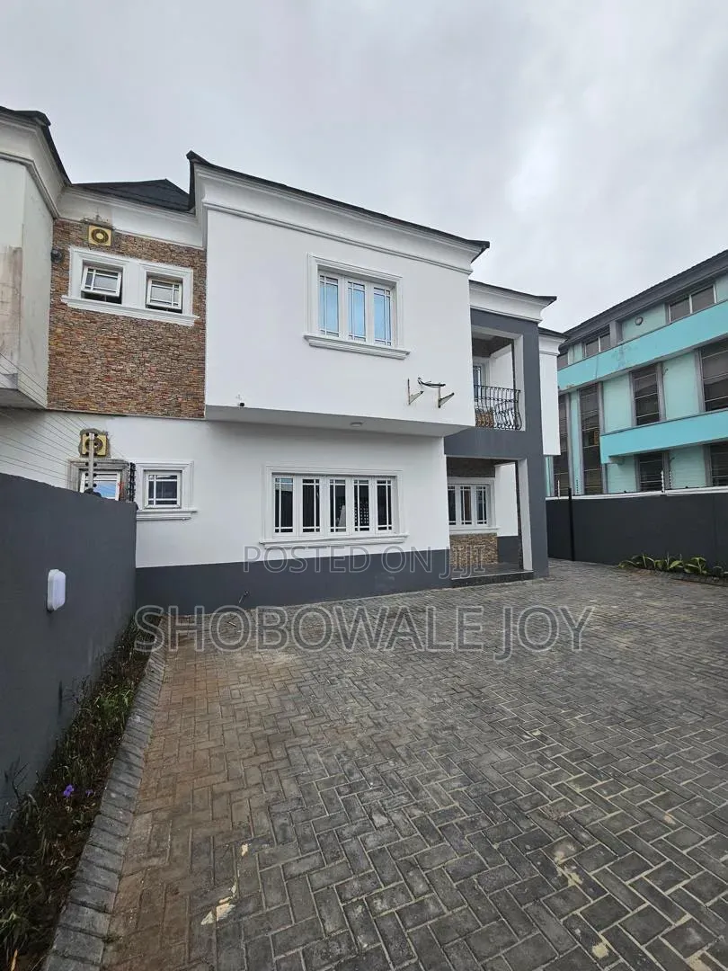 4bdrm Duplex in Lekki Right for rent