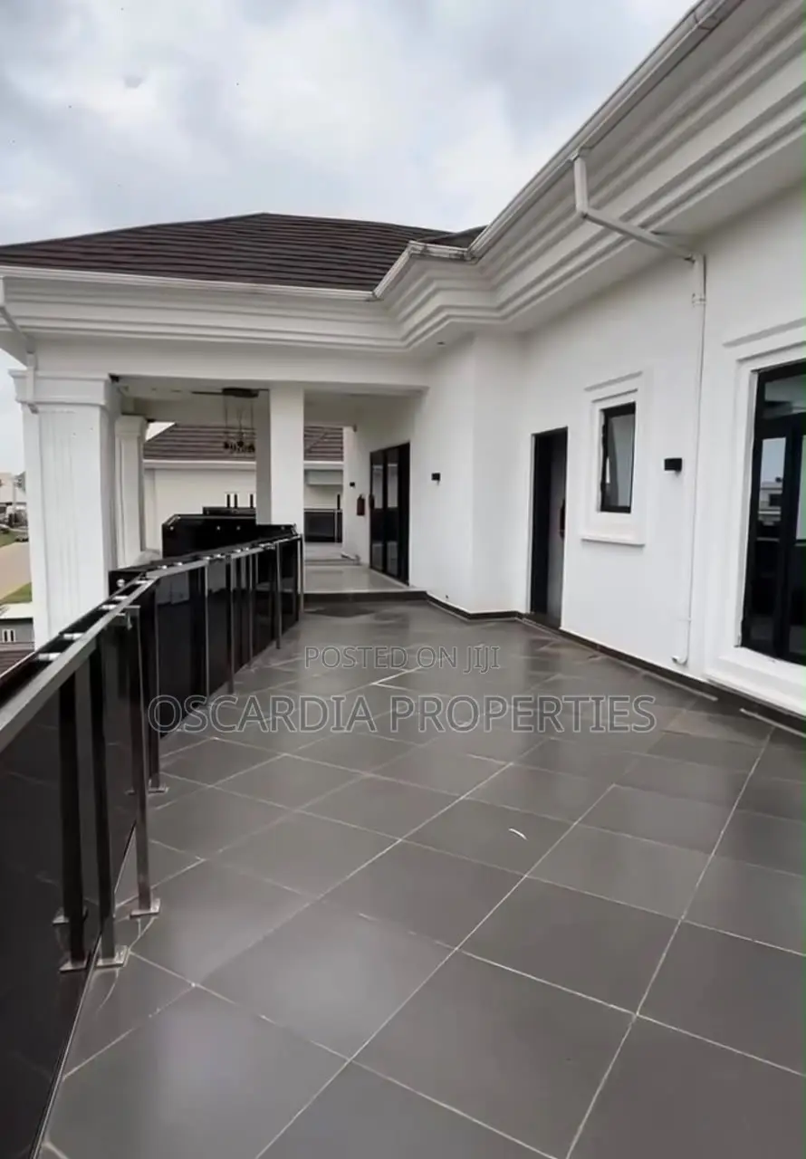 9bdrm Duplex in Guzape District for sale