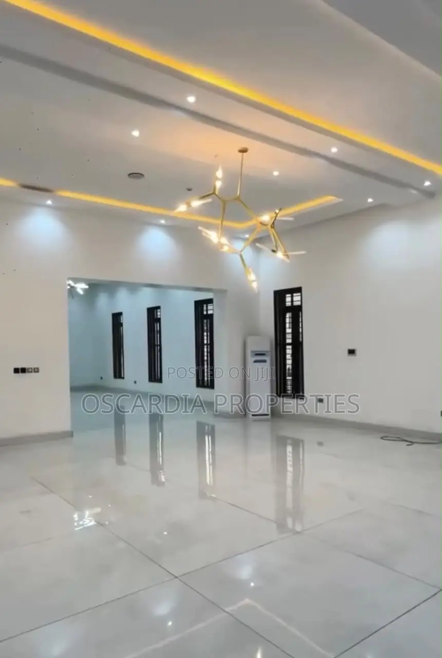 9bdrm Duplex in Guzape District for sale