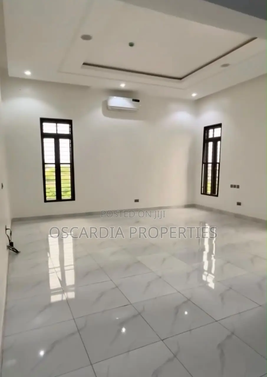 9bdrm Duplex in Guzape District for sale