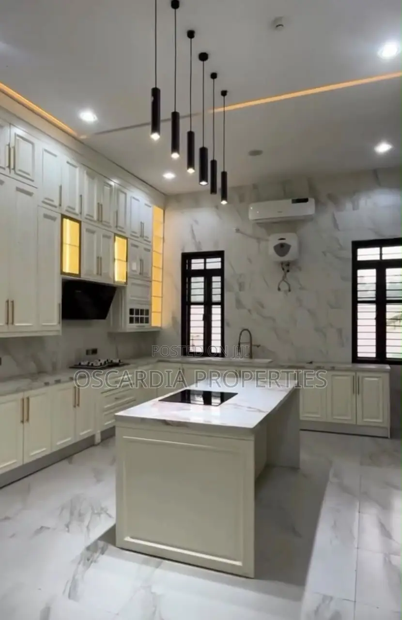 9bdrm Duplex in Guzape District for sale