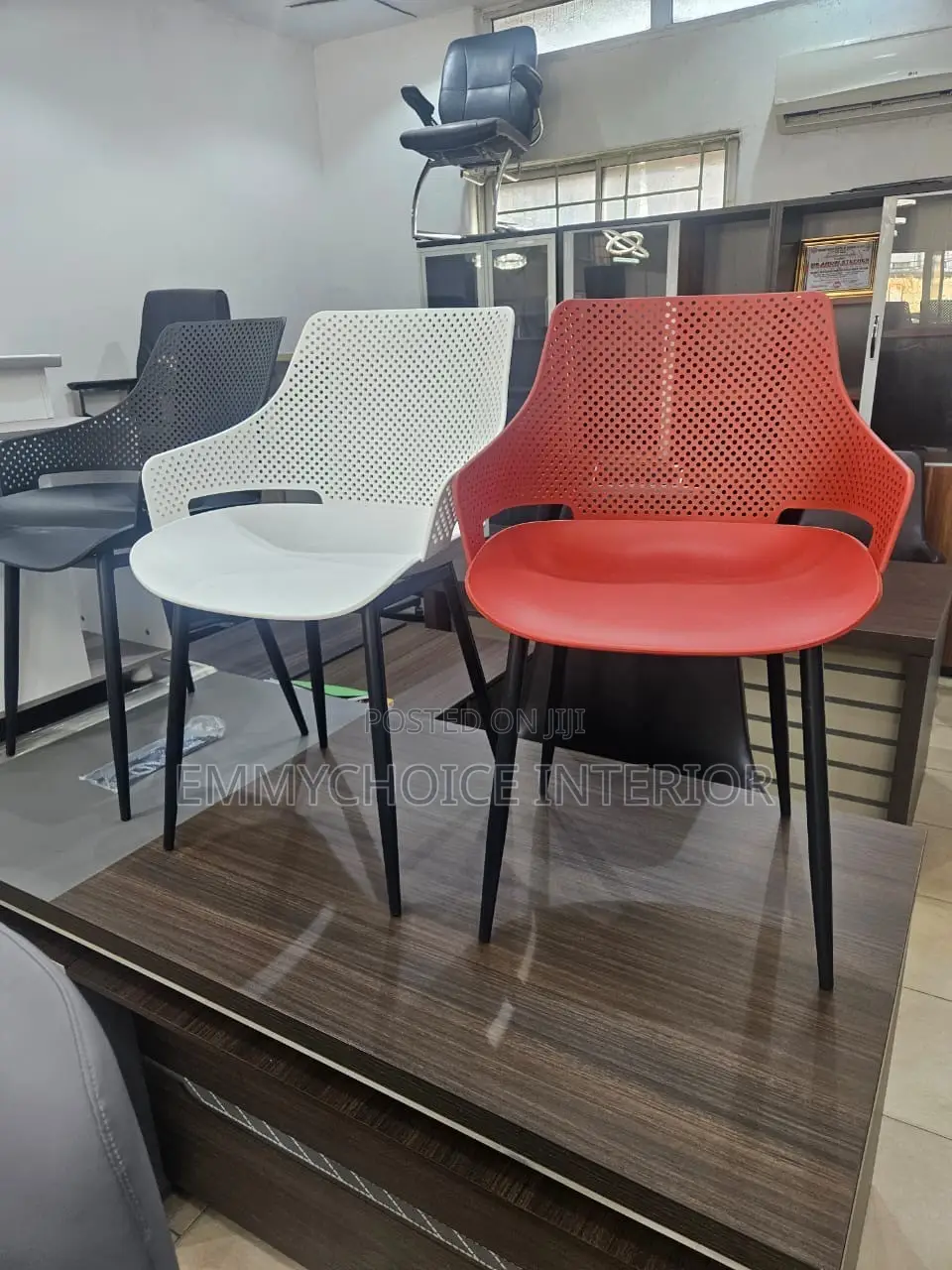 Fancy Plastic Chair for Restaurant, Dining &Cafe Chairs