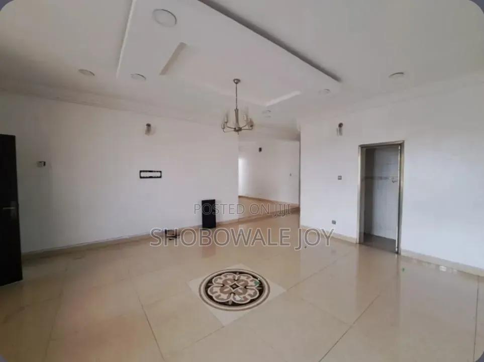 3bdrm Apartment in Lekki Phase1 for rent
