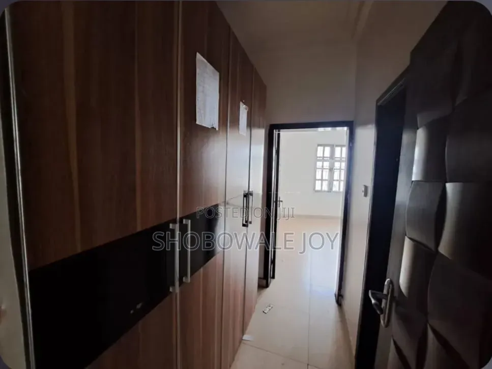 3bdrm Apartment in Lekki Phase1 for rent