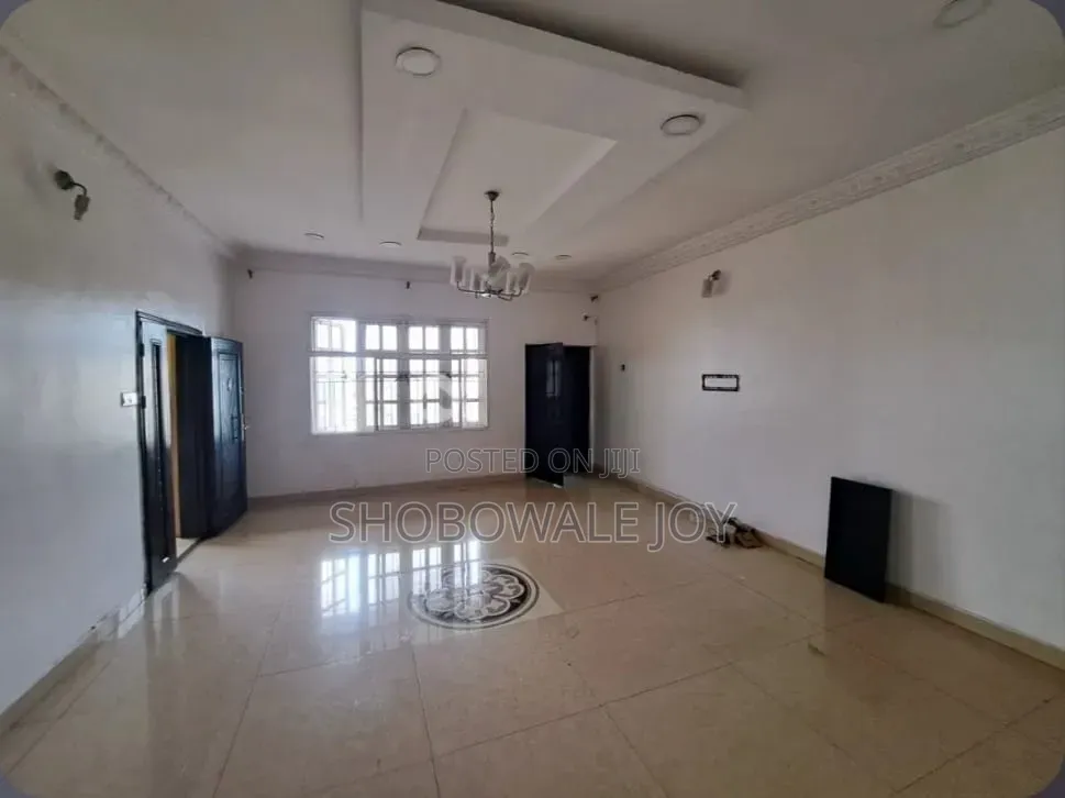 3bdrm Apartment in Lekki Phase1 for rent