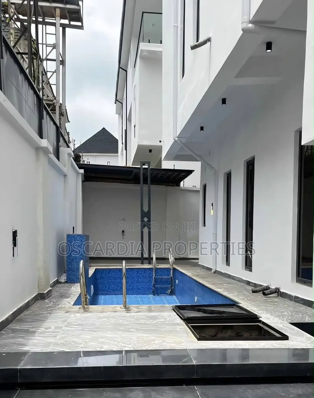 5bdrm Duplex in Apo Resettlement for sale