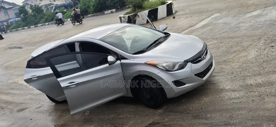 Hyundai Elantra 2011 Silver