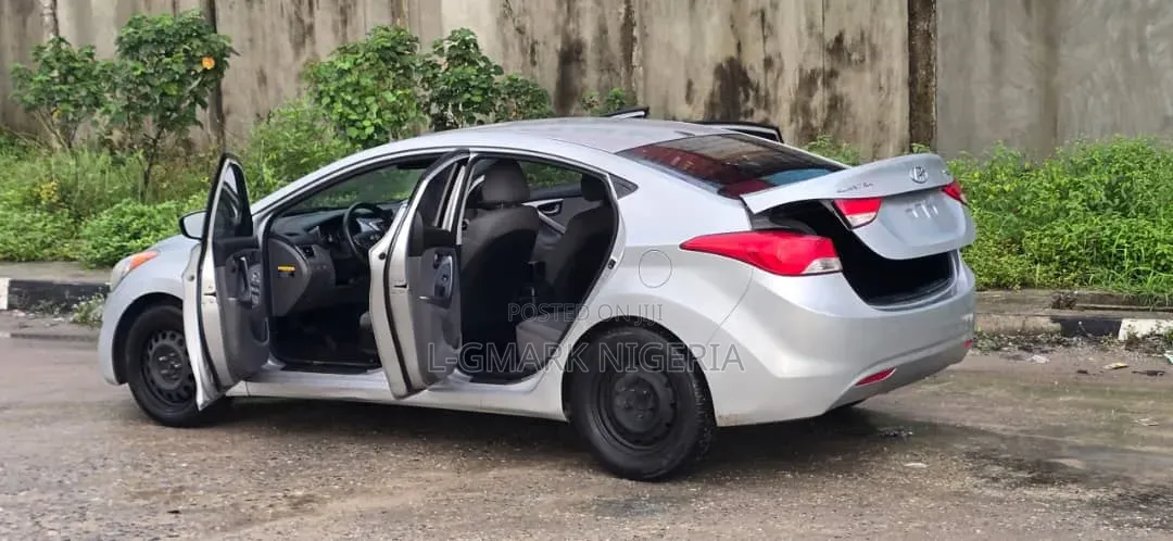 Hyundai Elantra 2011 Silver