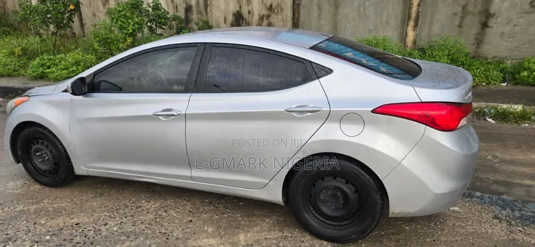 Hyundai Elantra 2011 Silver