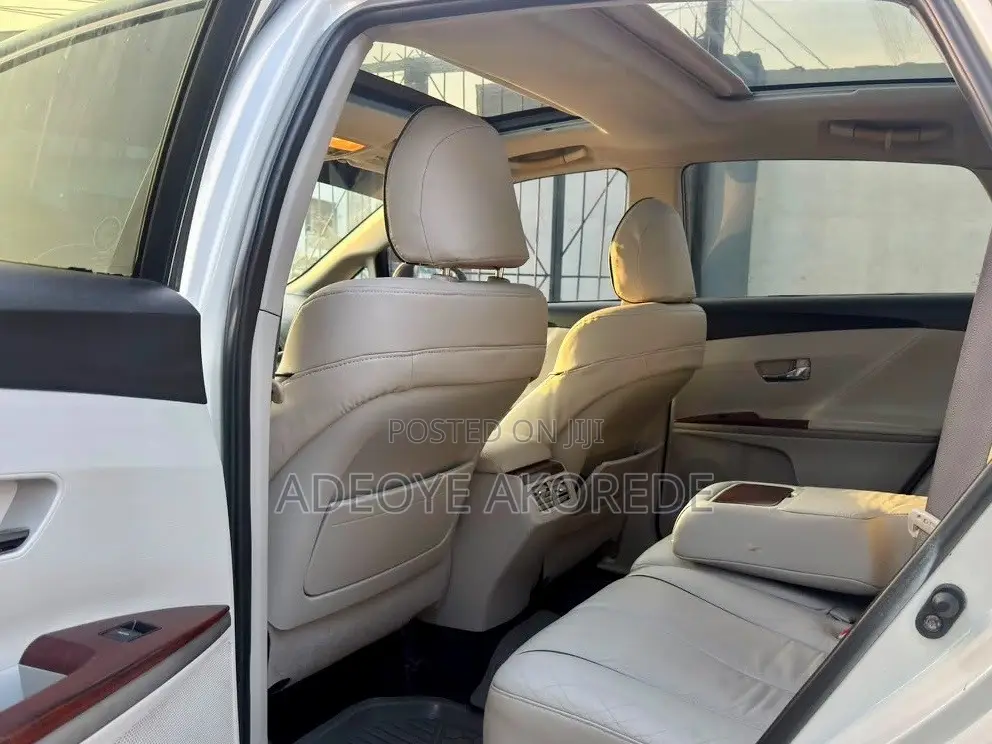 Toyota Venza AWD 2010 White